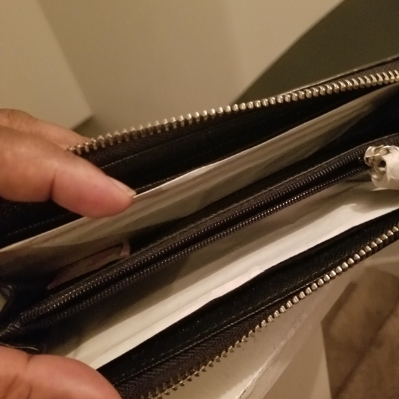 Authentic Coach Signature Wallet - Picture 2 of 4